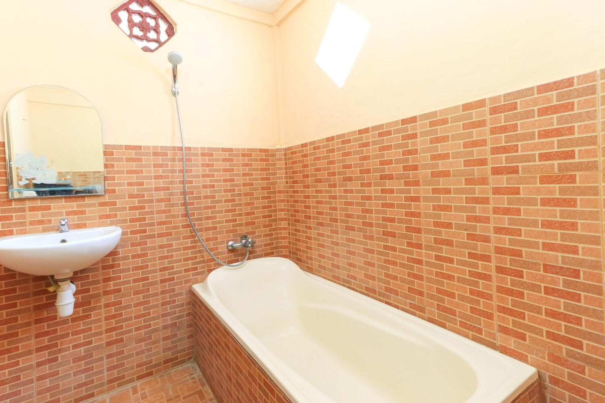 Kubutambahan  Hotel Tara Bar & Resto Air Sanih חדר תמונה
