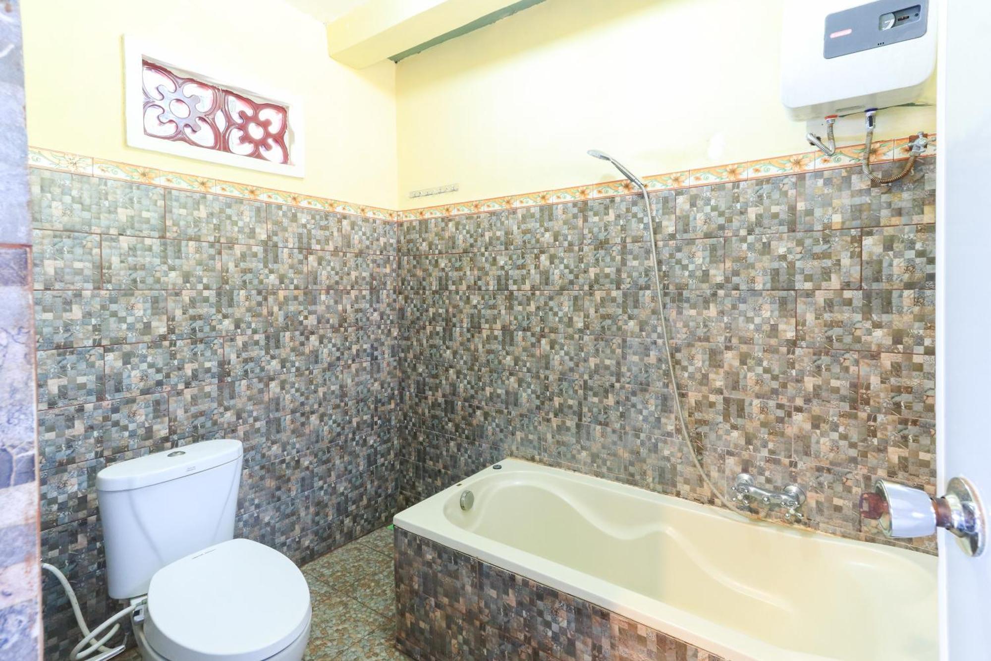 Kubutambahan  Hotel Tara Bar & Resto Air Sanih חדר תמונה