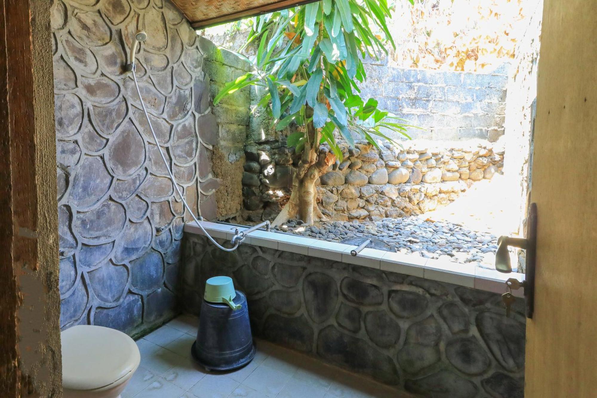 Kubutambahan  Hotel Tara Bar & Resto Air Sanih חדר תמונה