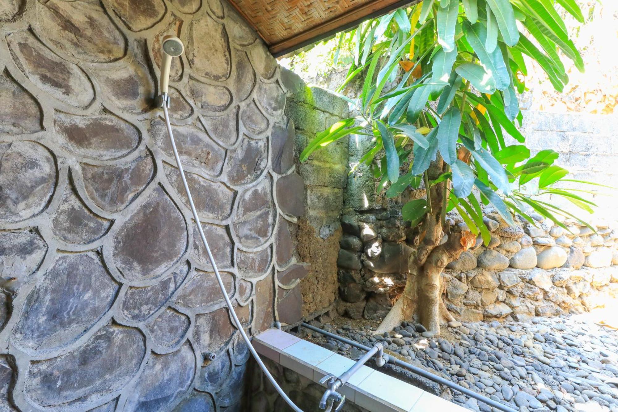 Kubutambahan  Hotel Tara Bar & Resto Air Sanih חדר תמונה